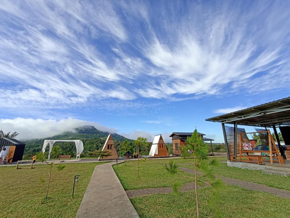 Hotel Wawowow Tomohon Esterno foto