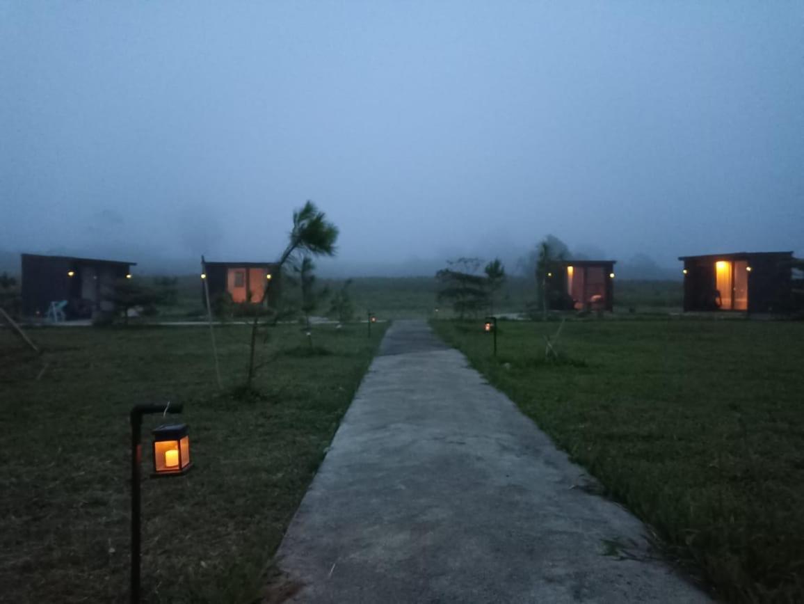 Hotel Wawowow Tomohon Esterno foto