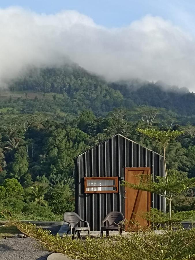Hotel Wawowow Tomohon Esterno foto