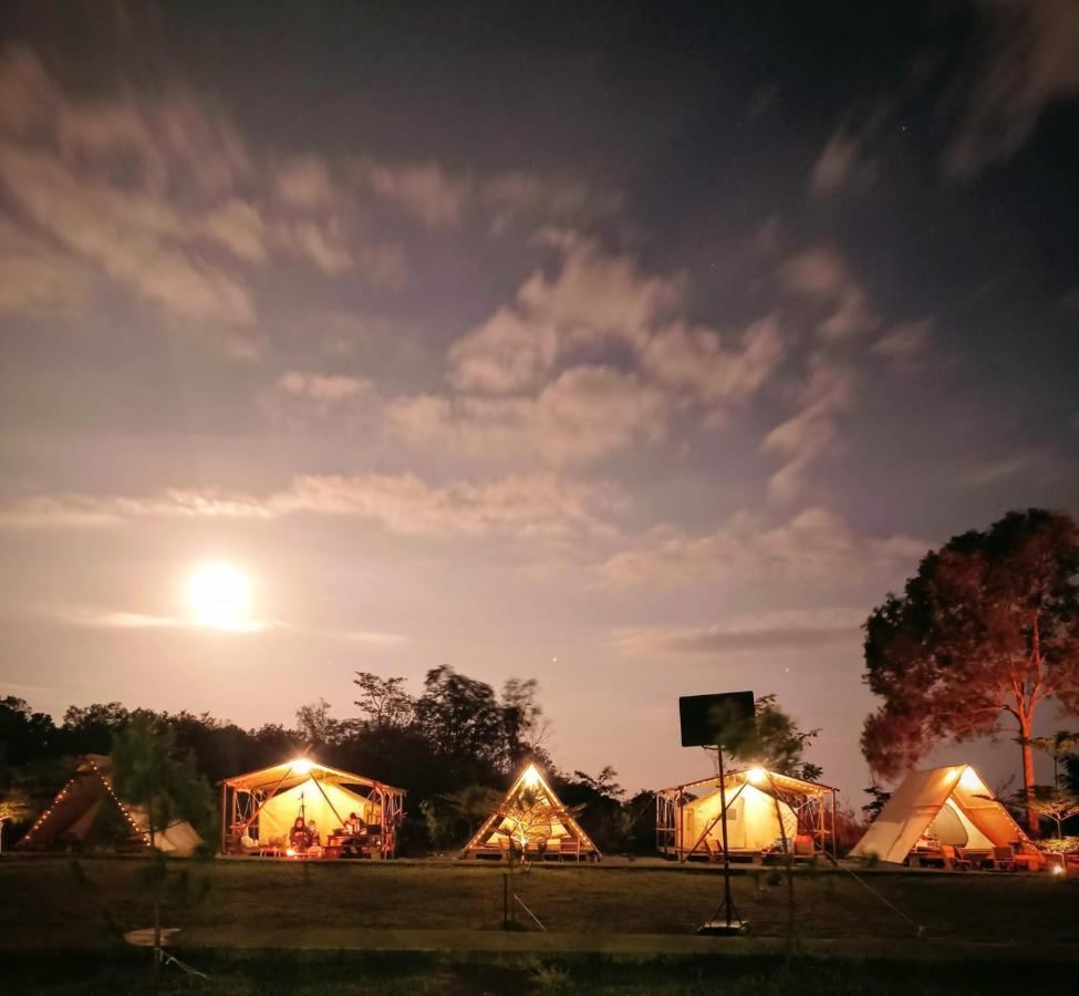 Hotel Wawowow Tomohon Esterno foto