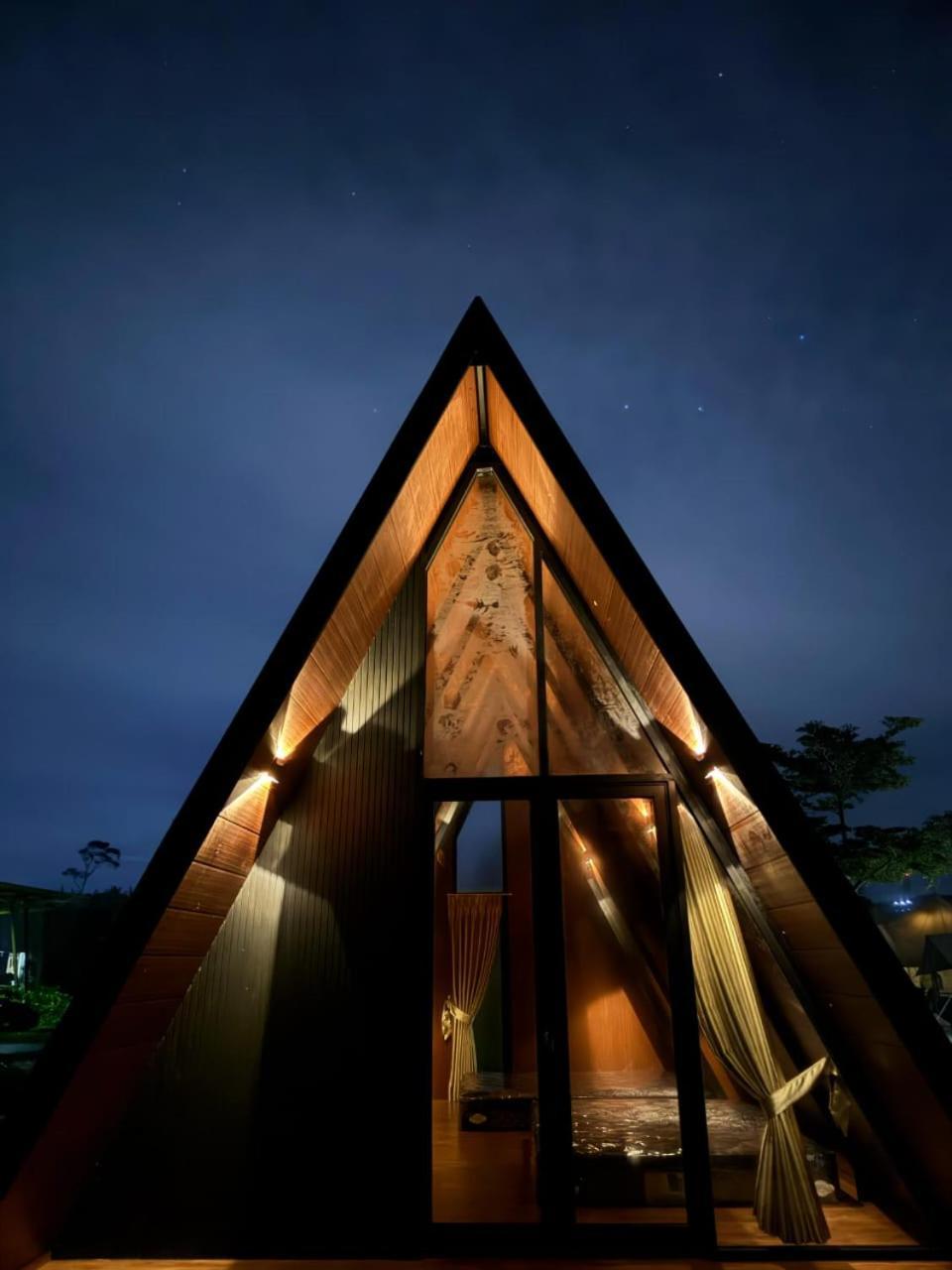 Hotel Wawowow Tomohon Esterno foto