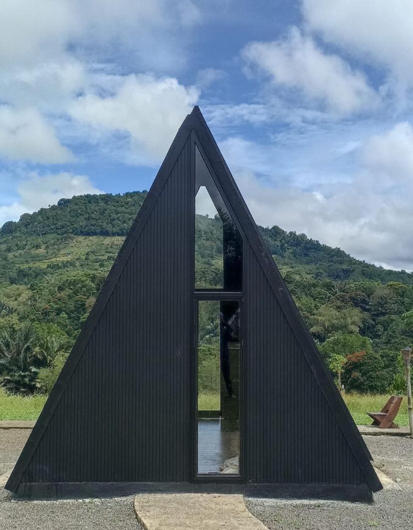 Hotel Wawowow Tomohon Esterno foto